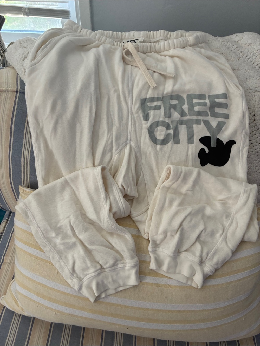 freecity cream Sweatpants with Graphic Logo xl